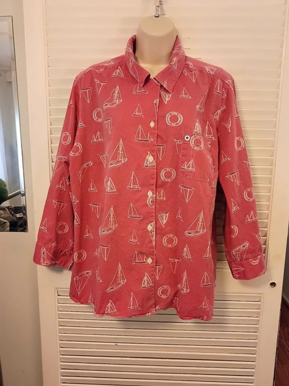 Sag Harbor Sailboat Print Button Down in Pink Like New